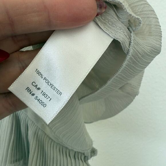 ROBBI & NIKKI Ruffle Front Blouse Sleeveless Pleated Gray Romantic Feminine L - Picture 5 of 6